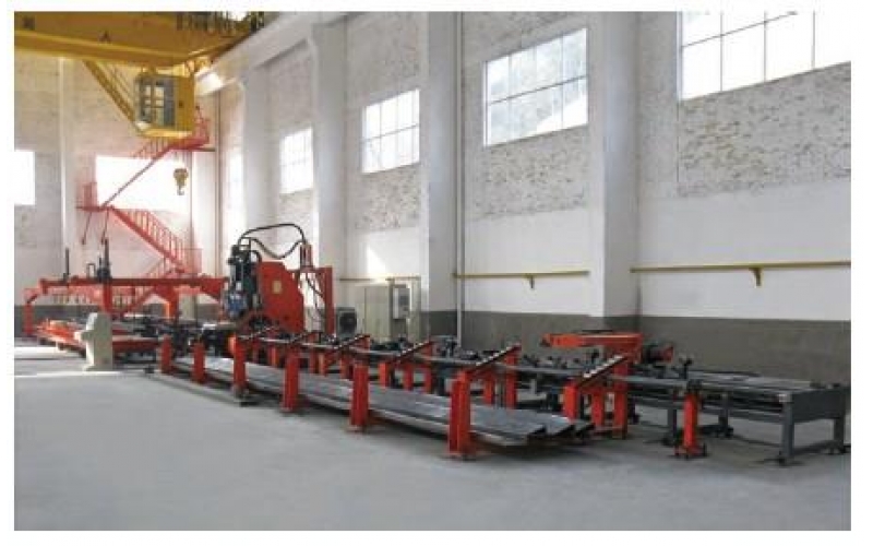 COMUP系列汽車(chē)縱梁平板、U型梁數(shù)控沖孔生產(chǎn)線